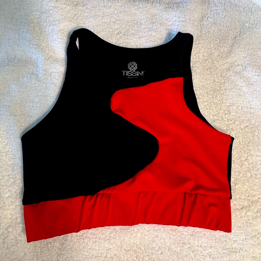 It’s a red & black sports bra. Fits best xs-s, tight on m-l. Basically new